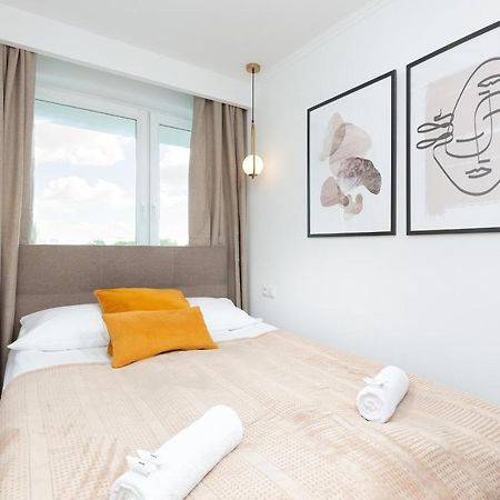 Metro Marymont Apartment By Noclegi Renters ワルシャワ エクステリア 写真