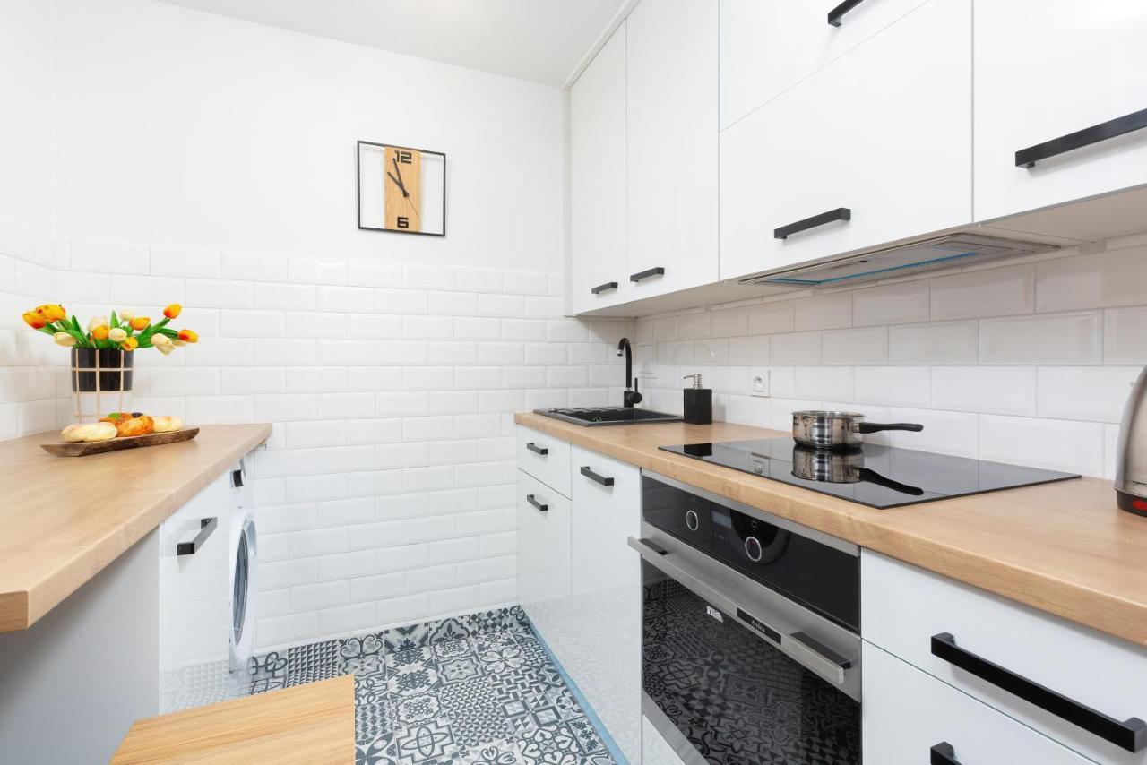 Metro Marymont Apartment By Noclegi Renters ワルシャワ エクステリア 写真